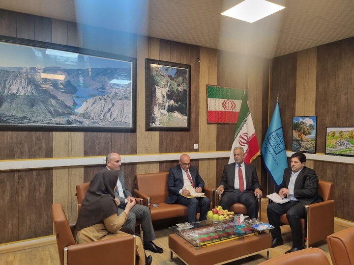 برگزاری نشست مشترک مدیرکل میراث‌فرهنگی ایلام با هیئت عراقی برای نمایشگاه گردشگری و صنایع‌دستی در واسط عراق