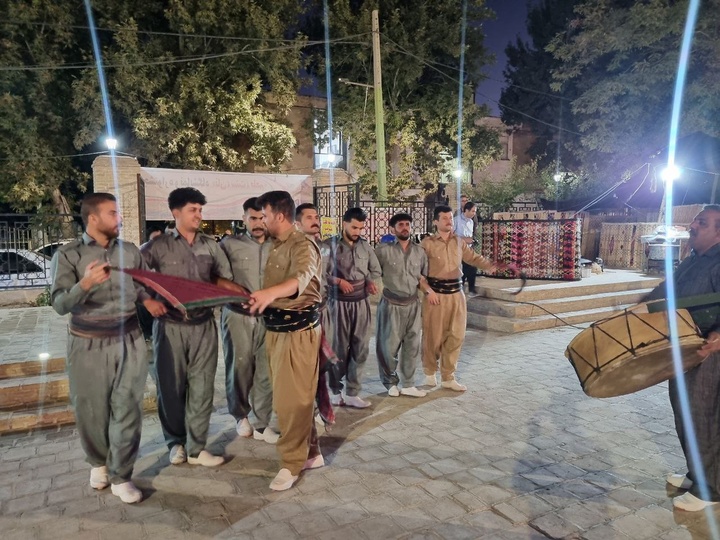 اجرای گروه آیینی سیروان ایلام در جشنواره و نمایشگاه نمایشگاه «نان، سنت، طعم» به مناسبت هفته گردشگری