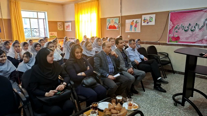 آشنایی دانش‌آموزان کردستانی با فرصت‌های شغلی در صنایع گردشگری