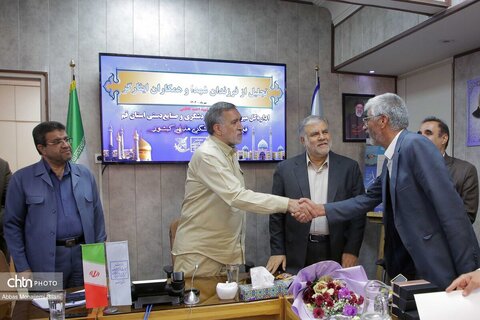 تجلیل از کارمندان ایثارگر و فرزندان شهید میراث‌فرهنگی قم