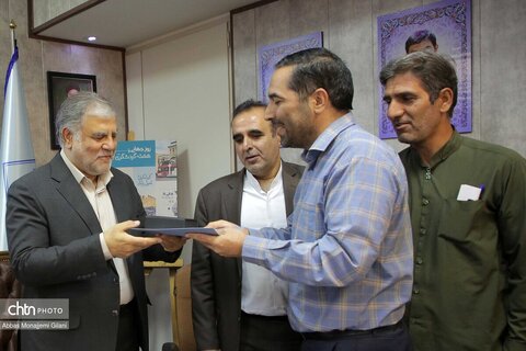 تجلیل از کارمندان ایثارگر و فرزندان شهید میراث‌فرهنگی قم