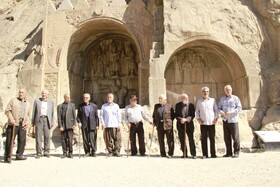 تور گردشگری بازدید سالمندان از مجموعه تاریخی تاق‌بستان