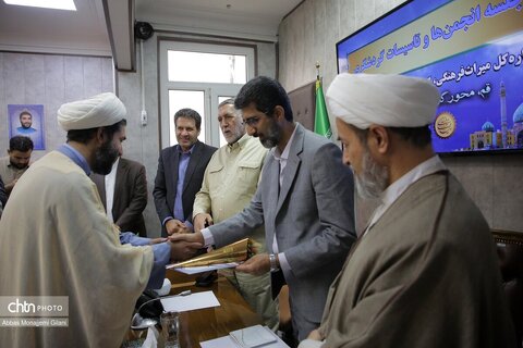 بررسی مسائل انجمن‌های گردشگری قم با حضور مشاور وزیر میراث‌فرهنگی