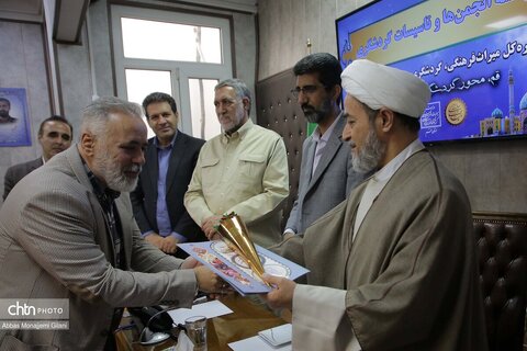 بررسی مسائل انجمن‌های گردشگری قم با حضور مشاور وزیر میراث‌فرهنگی