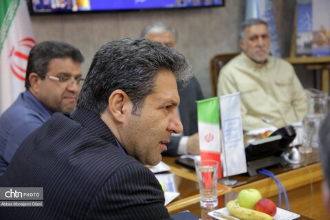 بررسی مسائل انجمن‌های گردشگری قم با حضور مشاور وزیر میراث‌فرهنگی