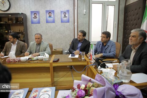 بررسی مسائل انجمن‌های گردشگری قم با حضور مشاور وزیر میراث‌فرهنگی