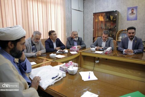 بررسی مسائل انجمن‌های گردشگری قم با حضور مشاور وزیر میراث‌فرهنگی