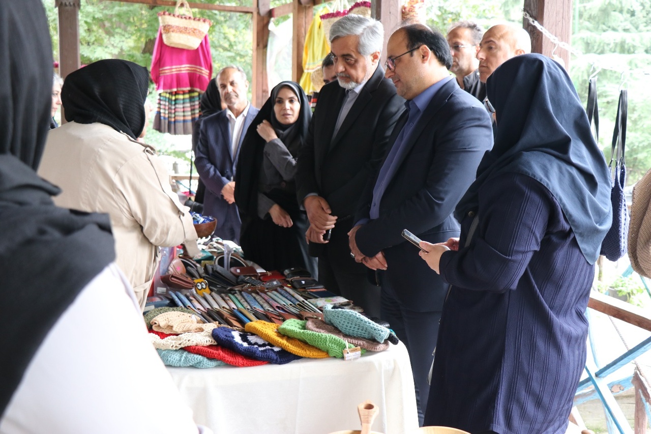 بازدید سرپرست اداره‌کل میراث‌فرهنگی استان گیلان از نمایشگاه موقت صنایع‌دستی