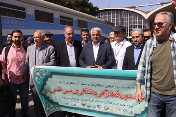 نخستین قطار گردشگری از مشهد عازم سرخس شد