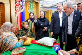 بازدید رئیس جمهور از نمایشگاه صنایع‌دستی و معرفی توانمندی‌های استان هرمزگان