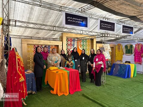 بازدید رئیس جمهور از نمایشگاه صنایع‌دستی و معرفی توانمندی‌های استان هرمزگان