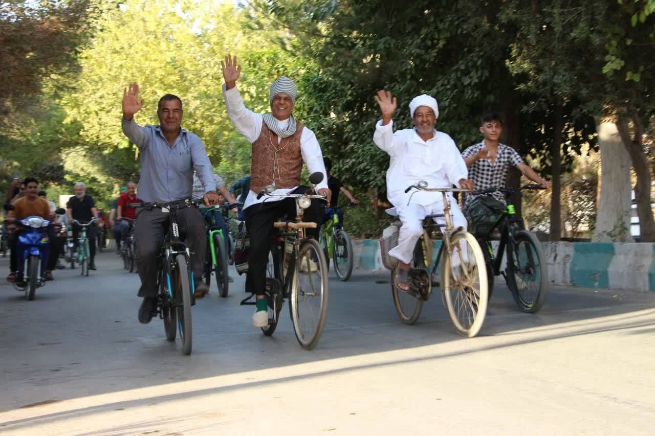 برگزاری همایش دوچرخهسواری در بافت تاریخی اردکان به مناسبت هفته گردشگری