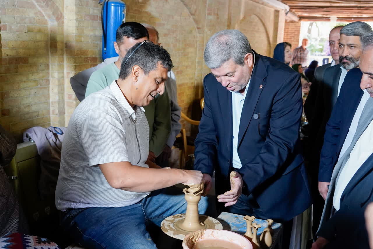 افتتاح نمایشگاه گنجینههای نقرهای در همدان