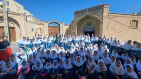 دانش‌آموزان زنجانی میهمان موزه رختشویخانه؛ تاکید معاون گردشگری بر آموزش میراث‌فرهنگی به نسل جدید