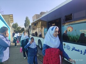 طنین خنده دختران زنجانی در موزه تاریخ طبیعی؛ آموزش میراث زیستی به دانش‌آموزان در هفته گردشگری