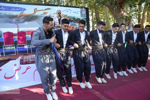 دومین جشنواره بادام و عسل در کرمانشاه برگزار شد