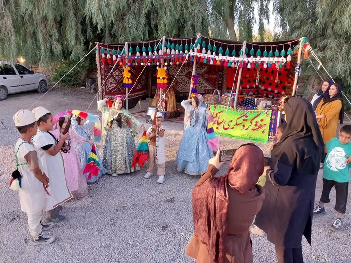 جشنواره غذاهای سنتی و موسیقی محلی فیروزآباد با استقبال گرم مردم برگزار شد