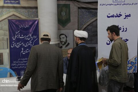 برگزاری میز خدمت نماز جمعه قم با حضور مسئولان میراث فرهنگی قم