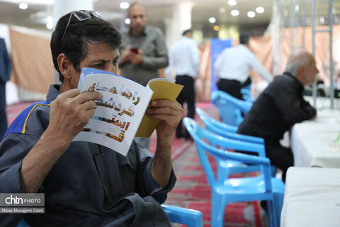 برگزاری میز خدمت نماز جمعه قم با حضور مسئولان میراث فرهنگی قم