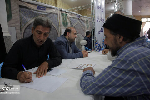 برگزاری میز خدمت نماز جمعه قم با حضور مسئولان میراث فرهنگی قم