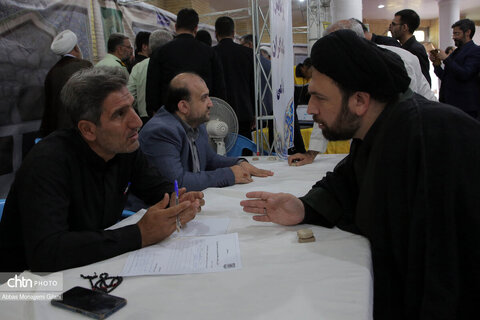 برگزاری میز خدمت نماز جمعه قم با حضور مسئولان میراث فرهنگی قم