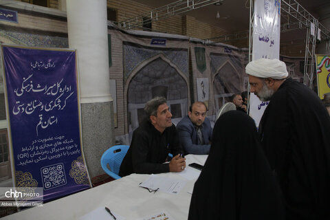 برگزاری میز خدمت نماز جمعه قم با حضور مسئولان میراث فرهنگی قم