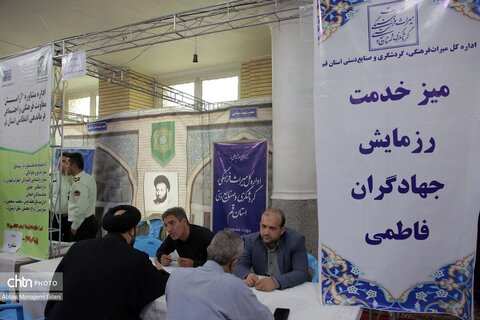 پاسخگویی مدیران میراث‌فرهنگی قم در میز خدمت نماز جمعه