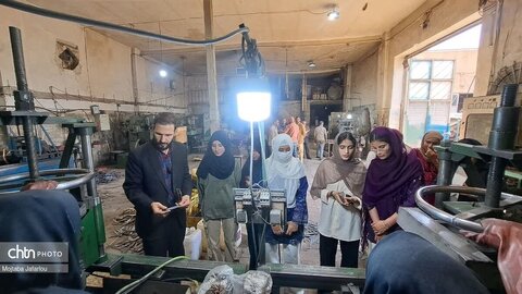 بازدید دانشجویان خارجی از کارخانه‌های مس و چاقوی زنجان