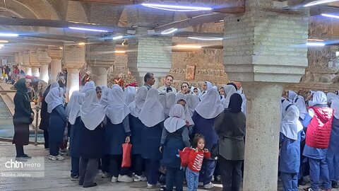 بازدید دانش‌آموزان زنجانی از موزه رختشویخانه همزمان با هفته گردشگری