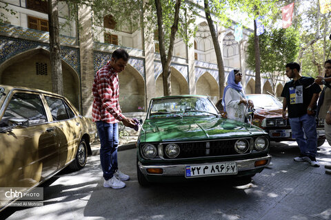 گردهمایی خودروهای کلاسیک در آخرین روز از هفته گردشگری اصفهان