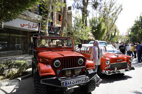 گردهمایی خودروهای کلاسیک در آخرین روز از هفته گردشگری اصفهان