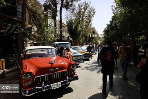 گردهمایی خودروهای کلاسیک در آخرین روز از هفته گردشگری اصفهان