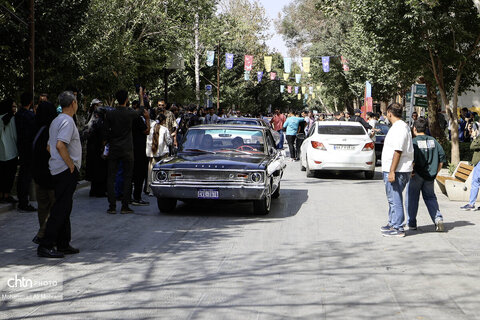 گردهمایی خودروهای کلاسیک در آخرین روز از هفته گردشگری اصفهان
