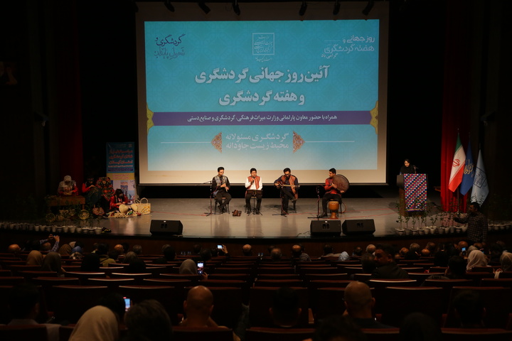 مراسم تجلیل از فعالان گردشگری استان گیلان