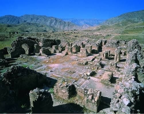 بازنگری تعیین عرصه و حریم ۶ اثر تاریخی ایلام تصویب شد