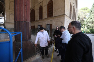 آغاز عملیات پاک‌سازی،مرمت و غبارروبی ستون‌های ایوان کاخ چهل‌ستون