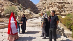 گلگشت گردشگران در سرزمین باستانی آیاپیر