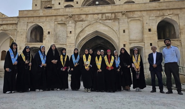 برگزاری نخستین تور گردشگری دانش‌آموزان خبرنگار پانا در دشتستان به مناسبت هفته گردشگری