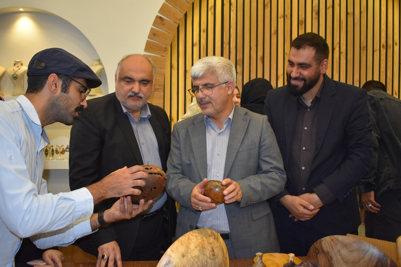 نمایشگاه صنایع‌دستی به‌مناسبت هفته گردشگری در گرگان افتتاح شد