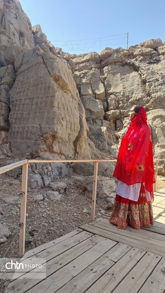 گلگشت گردشگران در سرزمین باستانی آیاپیر