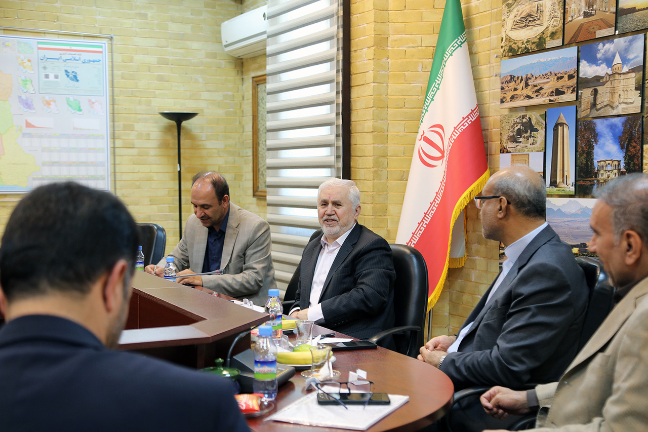 دیدار استاندار کرمانشاه با قائم‌مقام وزیر و معاون میراث‌فرهنگی/ بررسی پروژه‌های گردشگری بیستون و طاق‌بستان