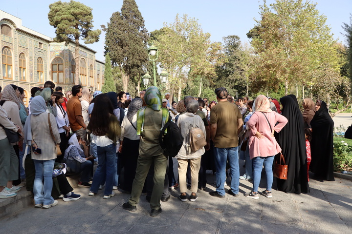 آغاز تورهای تهران‌گردی از کاخ گلستان در روز تهران