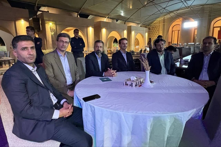 بررسی ظرفیت‌ها و فرصت‌های توسعه گردشگری یزد در زمینه صنعت اسب