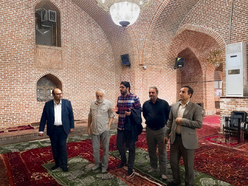 بازدید ارزیابان تهیه پرونده ثبت‌جهانی مساجد تاریخی از مسجد جامع مرند