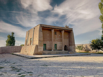 بازدید ارزیابان تهیه پرونده ثبت‌جهانی مساجد تاریخی از مسجد اسنق هریس/ بررسی شاخص‌های معماری ایلخانی