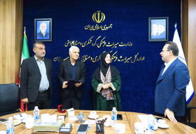 تجلیل معاون صنایع‌دستی کشور از پدر صنایع‌دستی خوزستان/ صنایع‌دستی اقتصاد هویت‌بنیان است