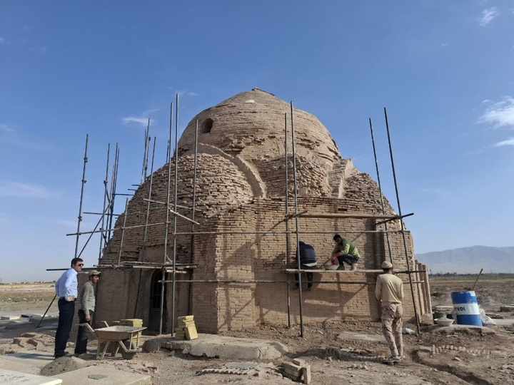 اجرای عملیات مرمتی در گنبد تاریخی شادمهر نیشابور