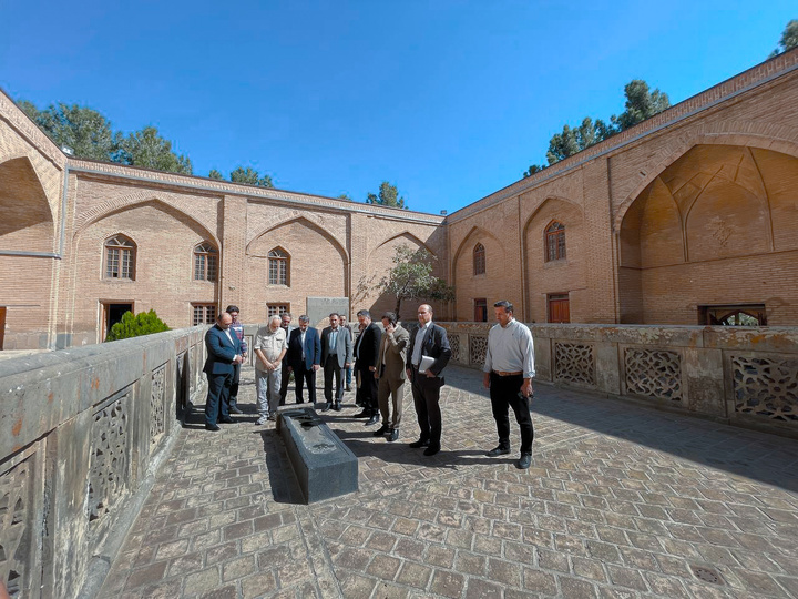 بازدید ارزیابان تهیه پرونده ثبت‌جهانی مساجد تاریخی از مسجد شیخ شهاب‌الدین اهری