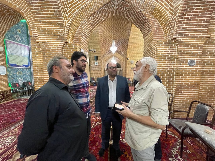 بازدید ارزیابان تهیه پرونده ثبت‌جهانی مساجد تاریخی از مسجد جامع سراب