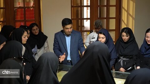 بازدید دانشجویان از موزه منطقه ای خلیج فارس به مناسبت هفته گردشگری
